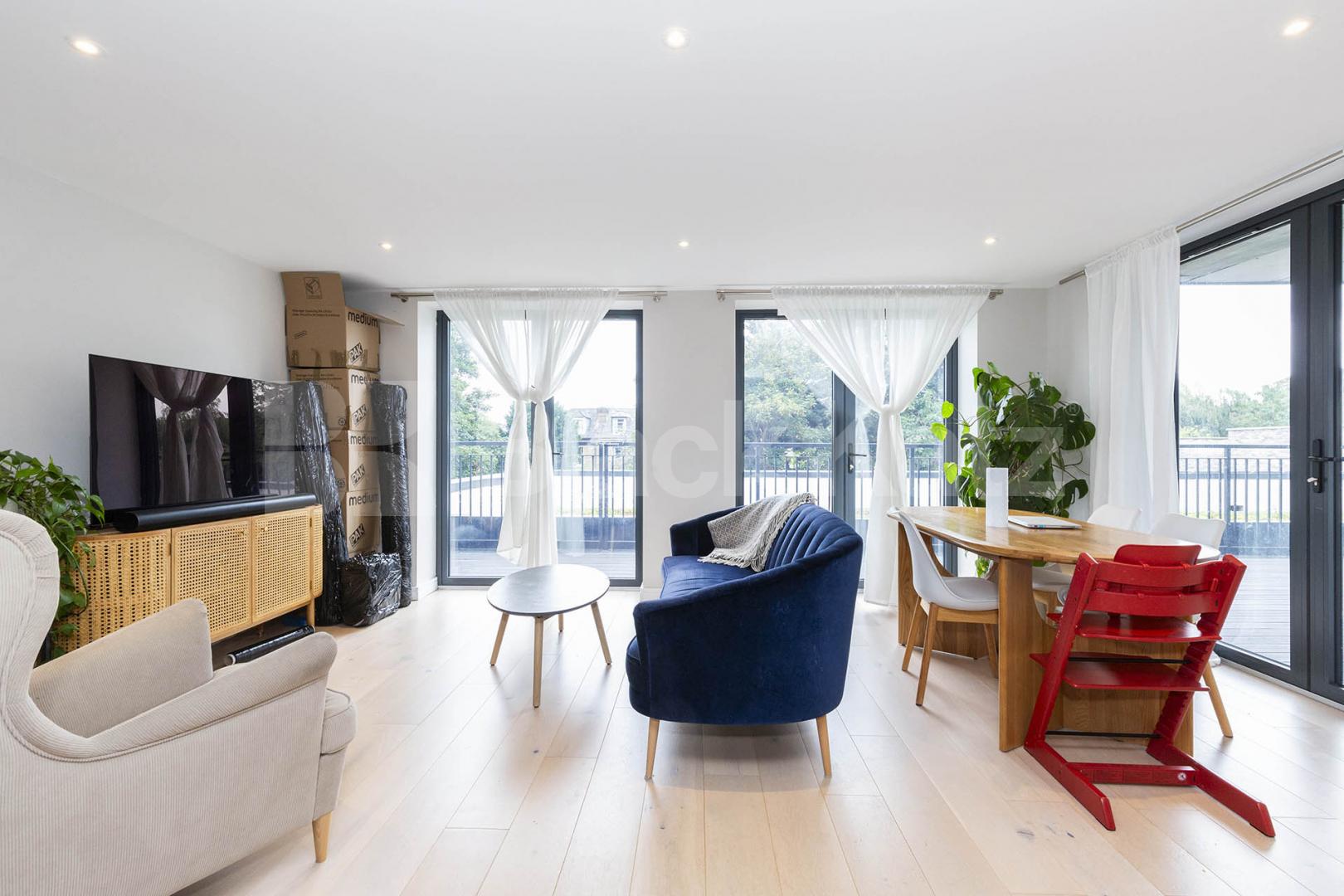 Spacious two bedroom and two bathroom with a large private balcony Tottenham Lane, Crouch End